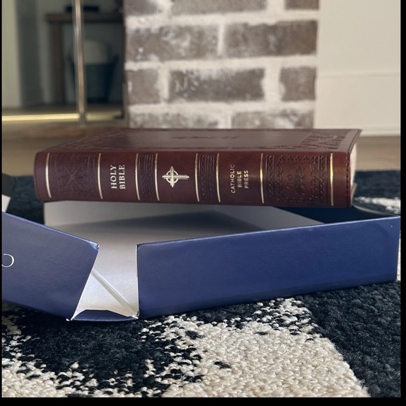 *NIB* CATHOLIC BIBLE Revised Edition Large Print in Brown Leathersoft - Picture 5 of 9